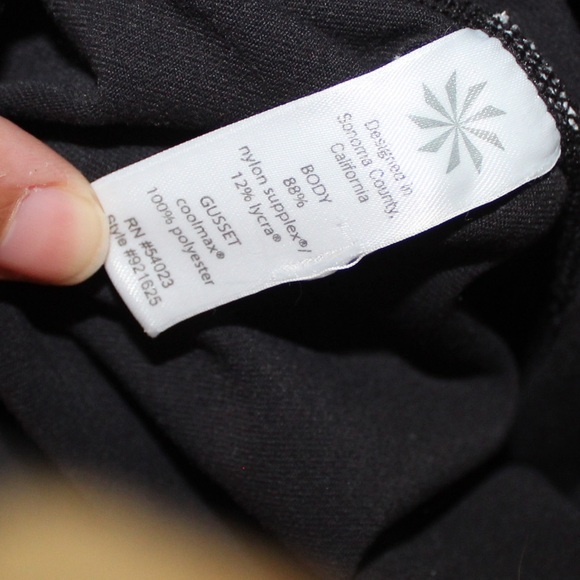 🎄Athleta Woman’s Black Cropped Leggings Size XXS - Picture 7 of 7